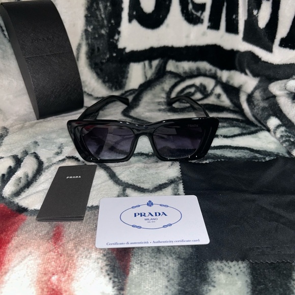 Prada PR 08YS Women’s Sunglasses - Picture 3 of 6